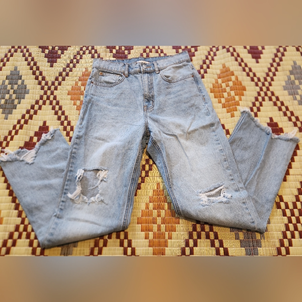 BDG Cowboy Distressed Jeans. Sz28. EUC.